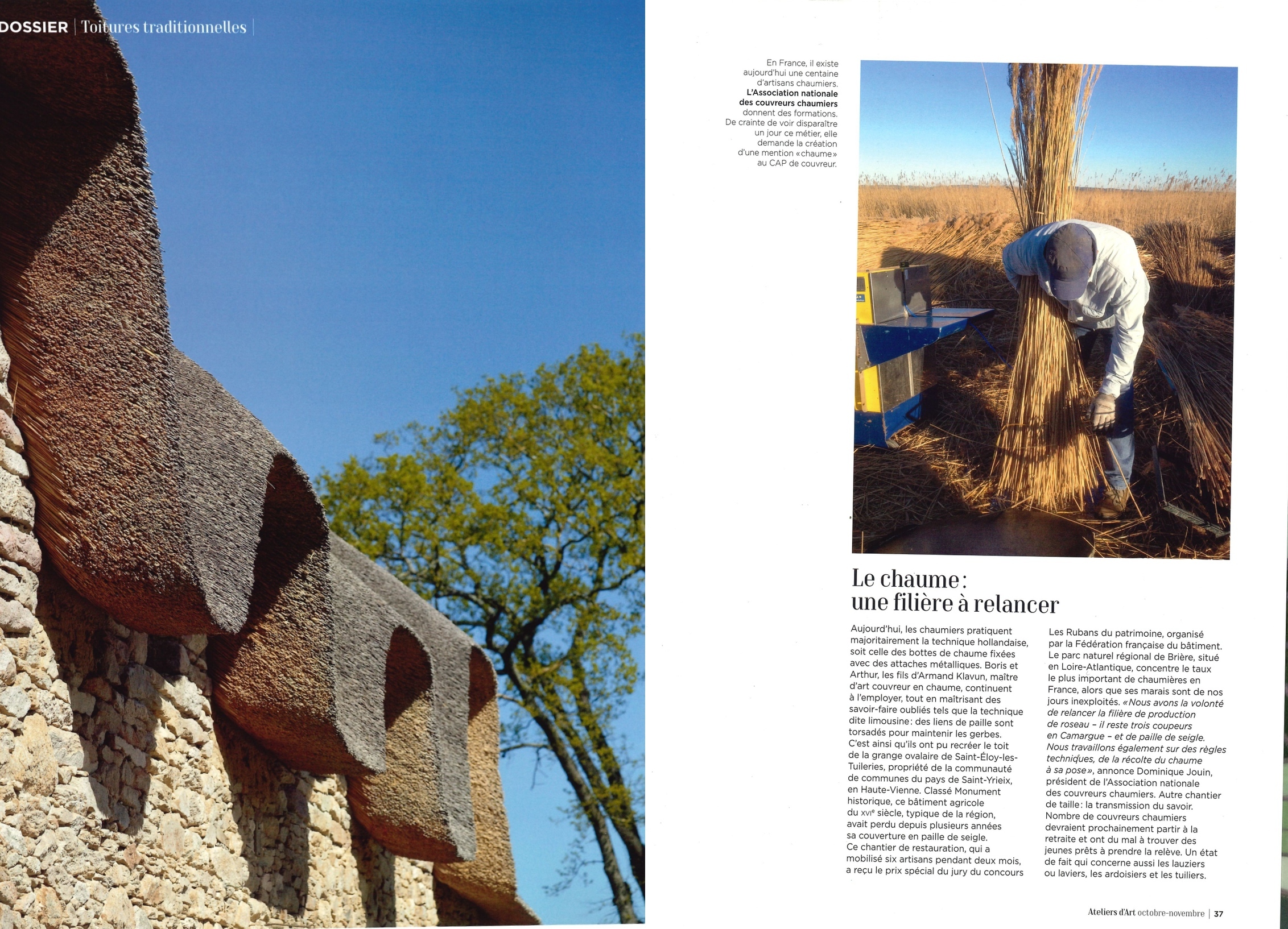 Le chaume : une filière à relancer — double page Double page d’Ateliers d’Art montrant une toiture en chaume et l’article Le chaume : une filière à relancer.